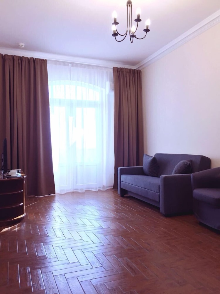 Apartment photo 2