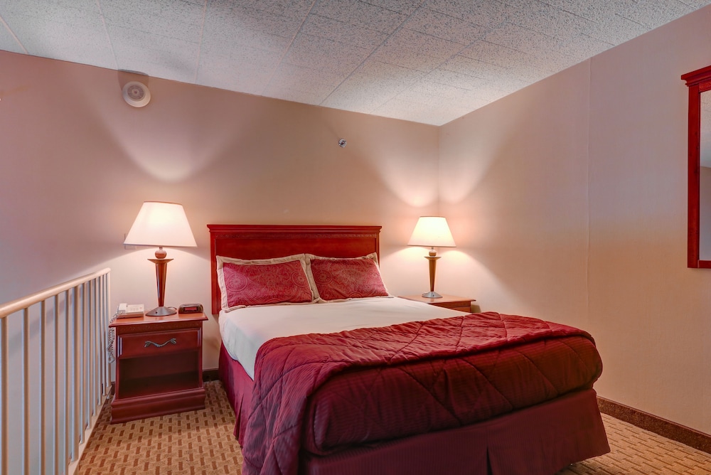 Superior Loft, 1 King Bed with Sofa Bed (Not Pet-Friendly) photo 2