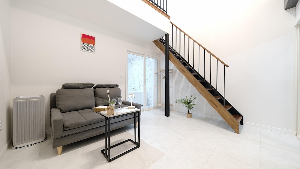 Basic Room, 1 Bedroom (Spa Suite Room 205) - Photo 3