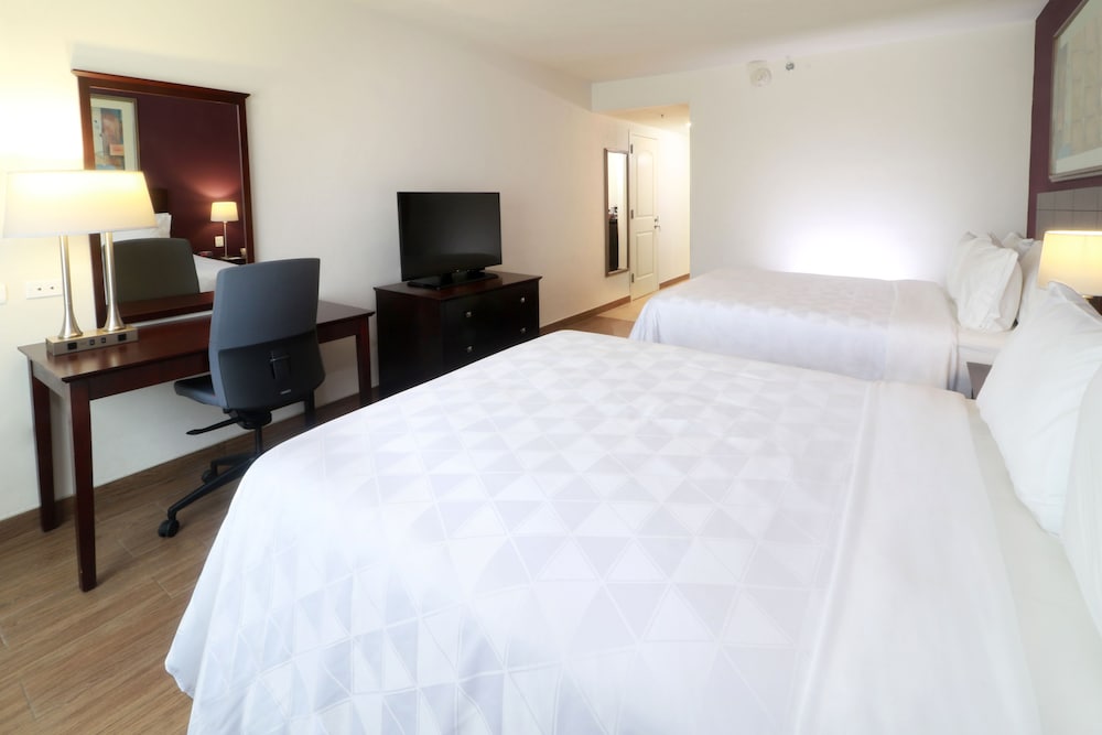 Standard Room, 2 Double Beds - Photo 4