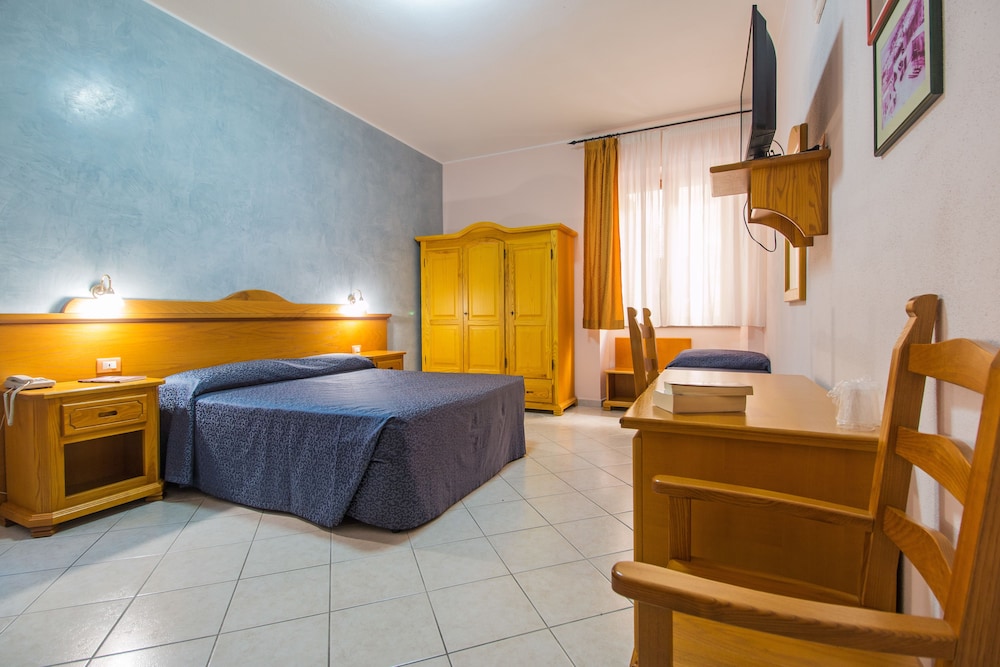 Quadruple Room - Photo 5
