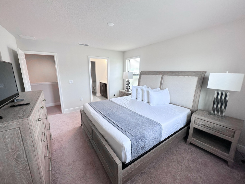 House, 6 Bedrooms photo 1