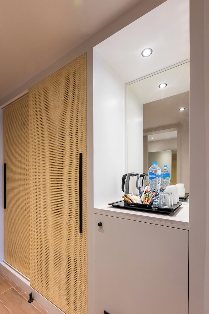 Premium Single Room, Pool View - Photo 3