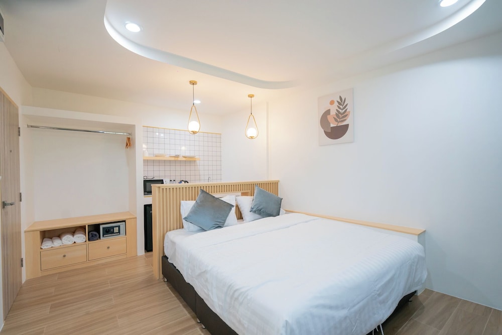 R401 - Standard King Room