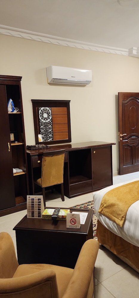 Quadruple Room, 1 Bedroom (With Living Room) photo 2