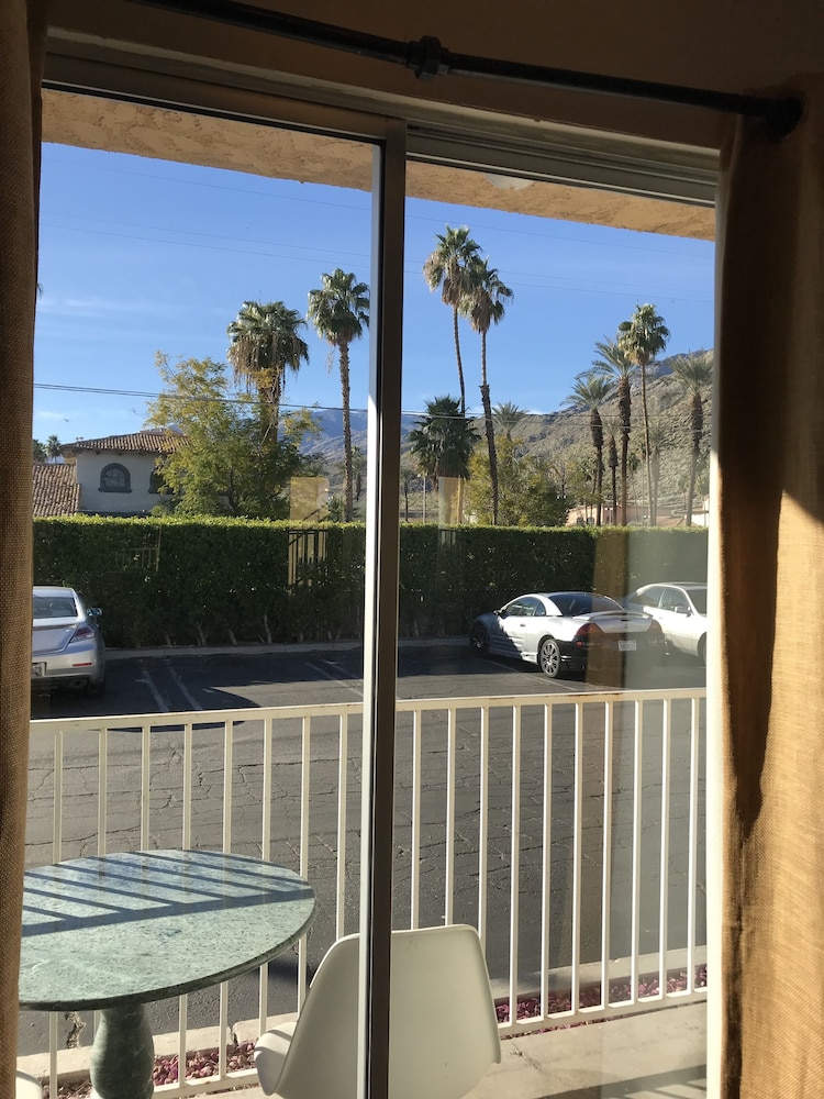 Mountain View King with Balcony photo 2