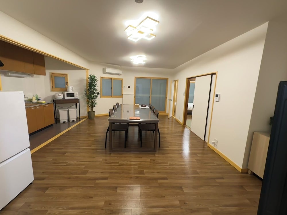 4 Bedroom with 5 Double Beds, Kitchen, Unit No.2, Non Smoking