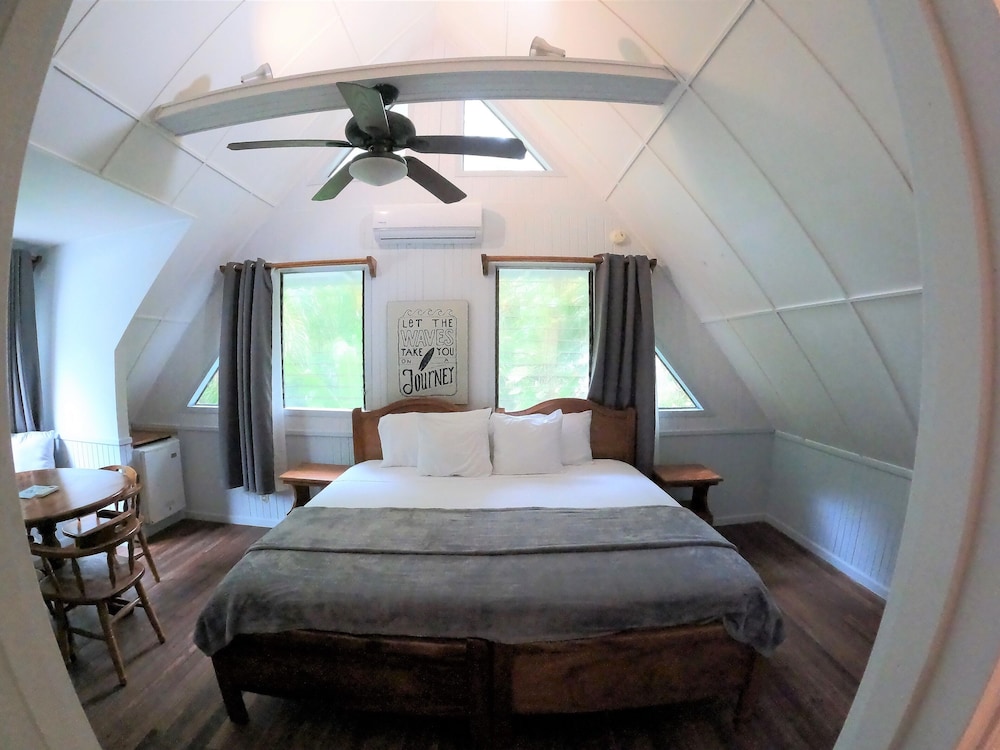 Deluxe Room, 1 Queen Bed, Beach View, Beachfront (Jungle)