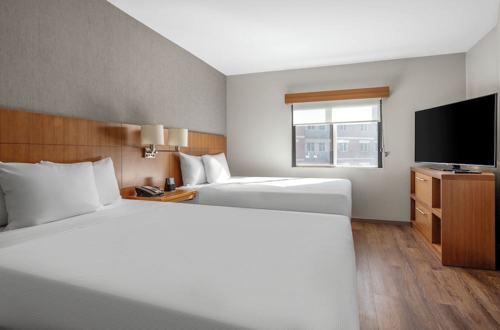 Guestroom Two Queens - Photo 1