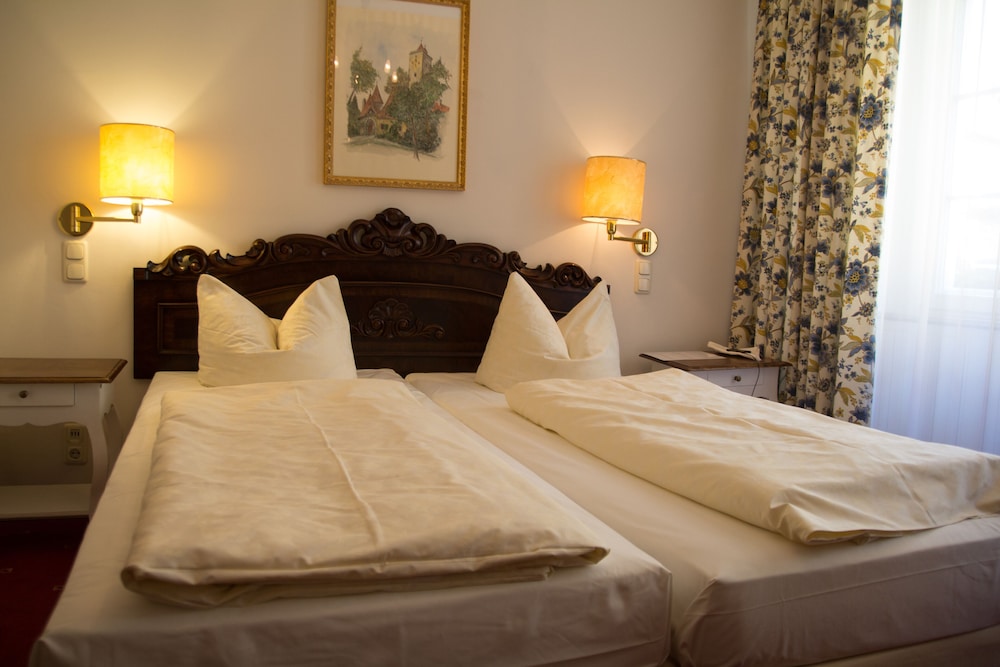 Basic Double Room, 2 Twin Beds - Photo 2