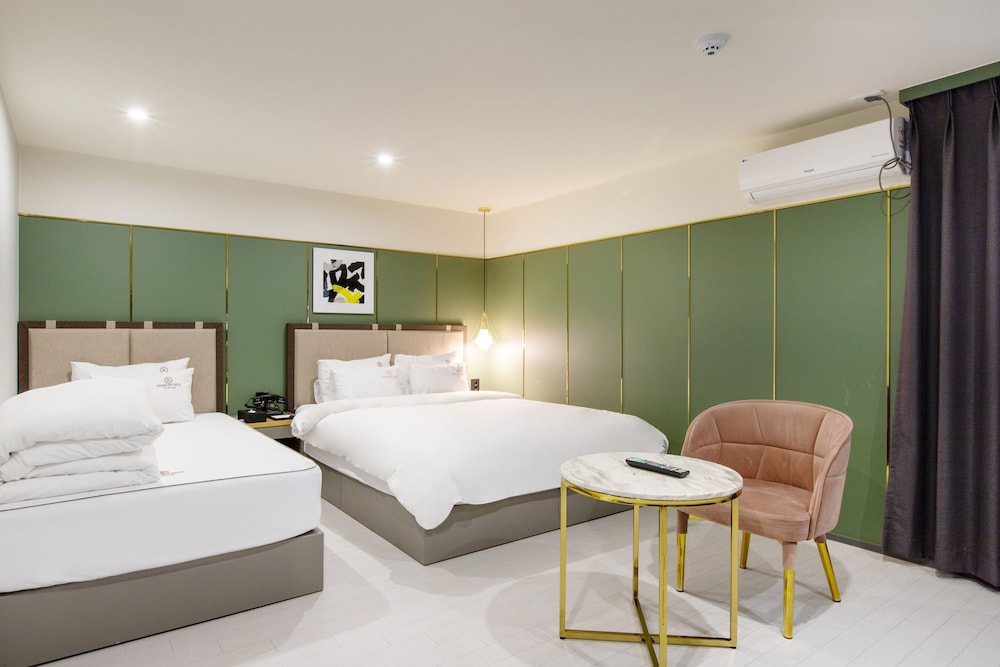 Premier Twin Room