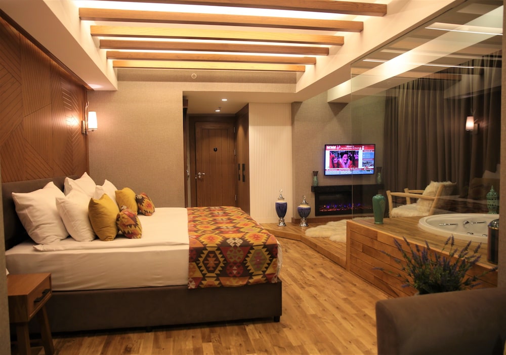 Deluxe Suite, 1 Bedroom, Jetted Tub photo 3