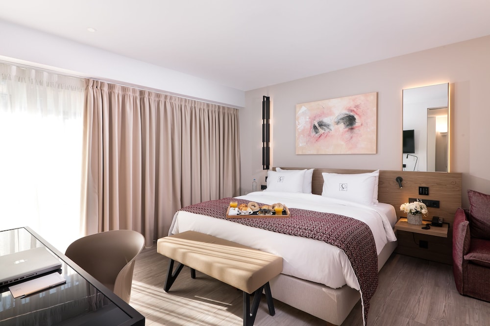 Deluxe Room (King) - Photo 8