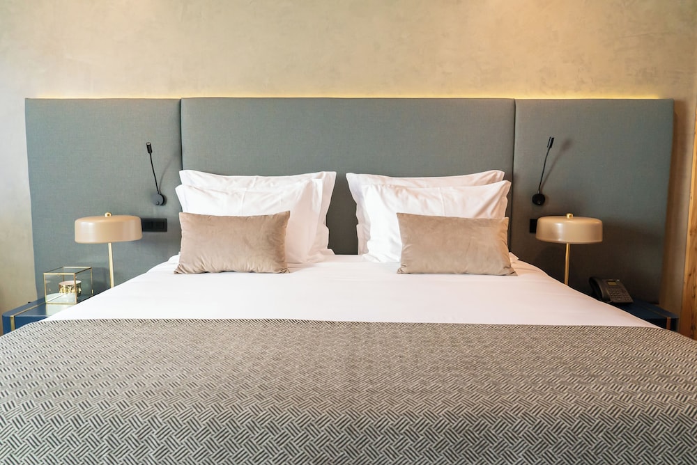 Deluxe Double or Twin Room - Photo 16