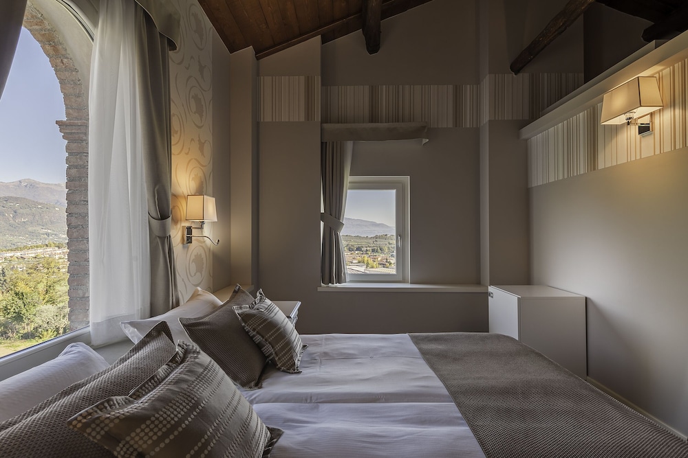 Deluxe Double or Twin Room photo 2
