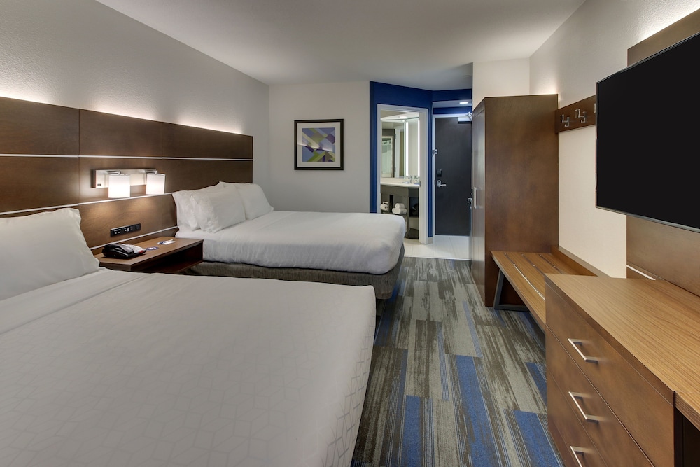 Standard Room, 2 Queen Beds (Top Floor) - Photo 1