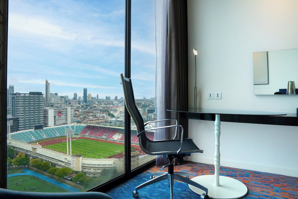 Room, 1 Queen Bed, Accessible, Smoking (Stadium View, Free Breakfast) thumbnail 5