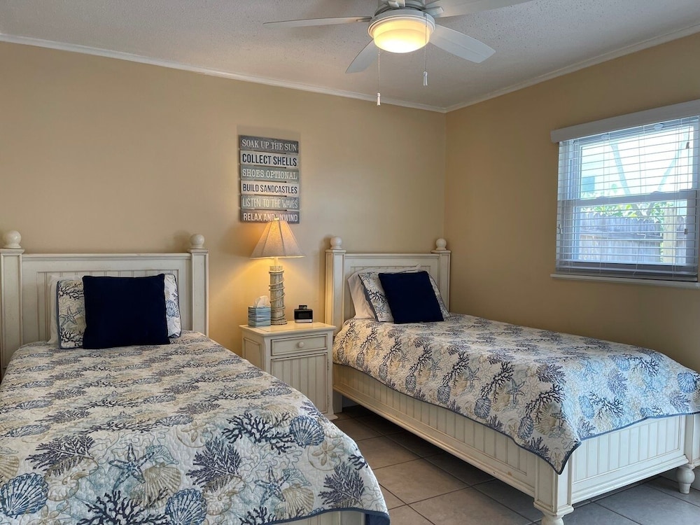 House, 2 Bedrooms photo 2