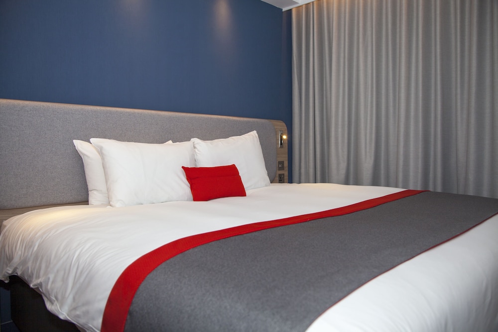 Standard Room, 1 King Bed (with Free Hot Breakfast) - Photo 3