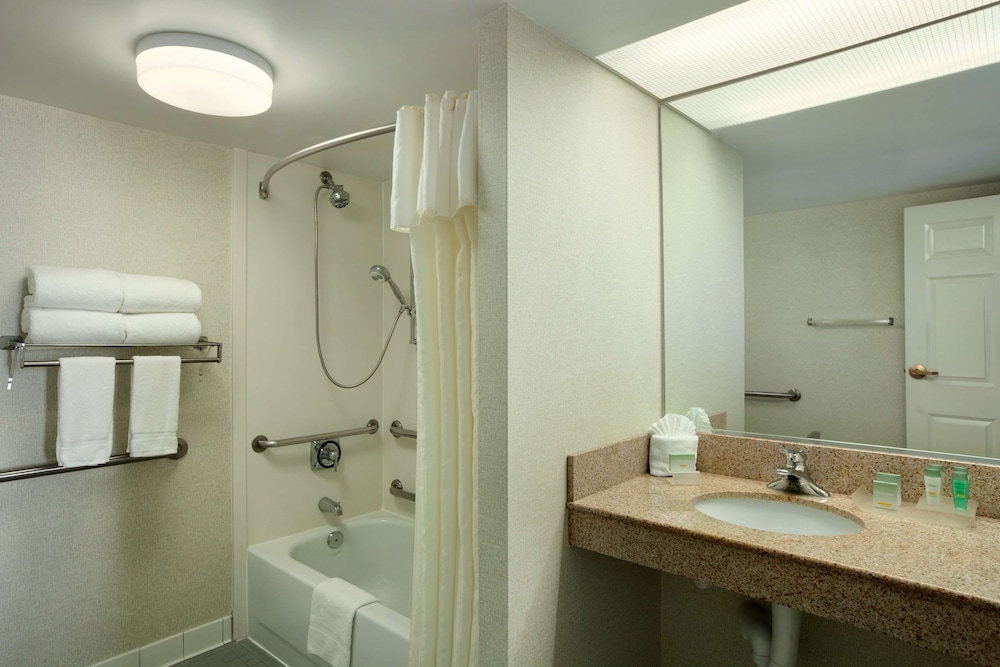 Suite, 2 Double Beds, Accessible, Bathtub (Mobility & Hearing) - Photo 3