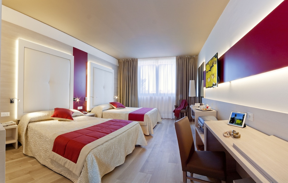 Deluxe Quadruple Room - Photo 1