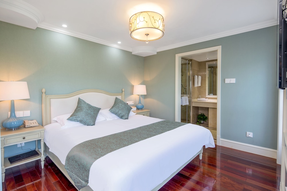 Comfort Queen Room photo 1