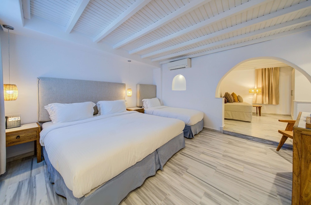 Superior Quadruple Room, Sea View photo 3