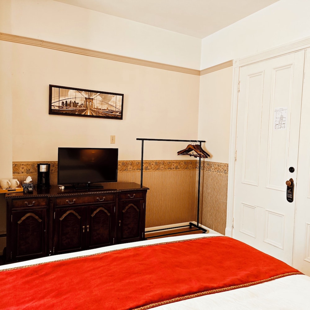 Classic Double Room, 1 King Bed, Ground Floor photo 2