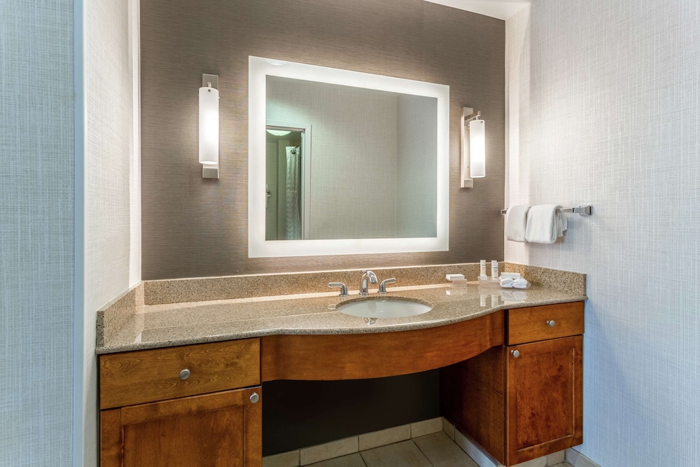 Two Bedroom Two Bathroom Suite, 1 King Bed and 2 Queen Beds - Photo 4