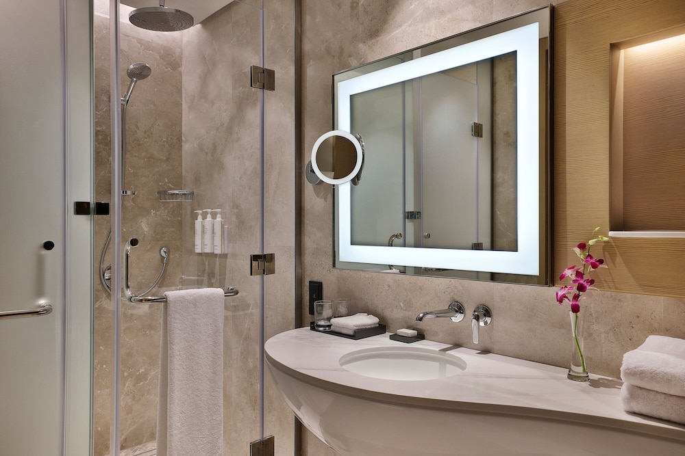 Junior Suite, 1 Bedroom - Photo 2