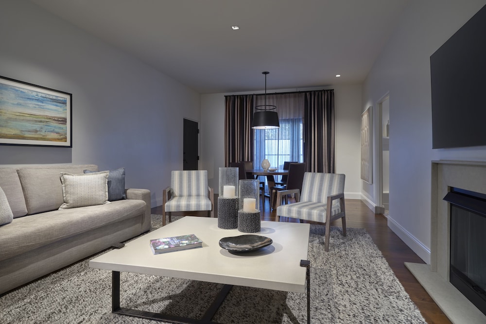 PASEO VILLA - KING BED