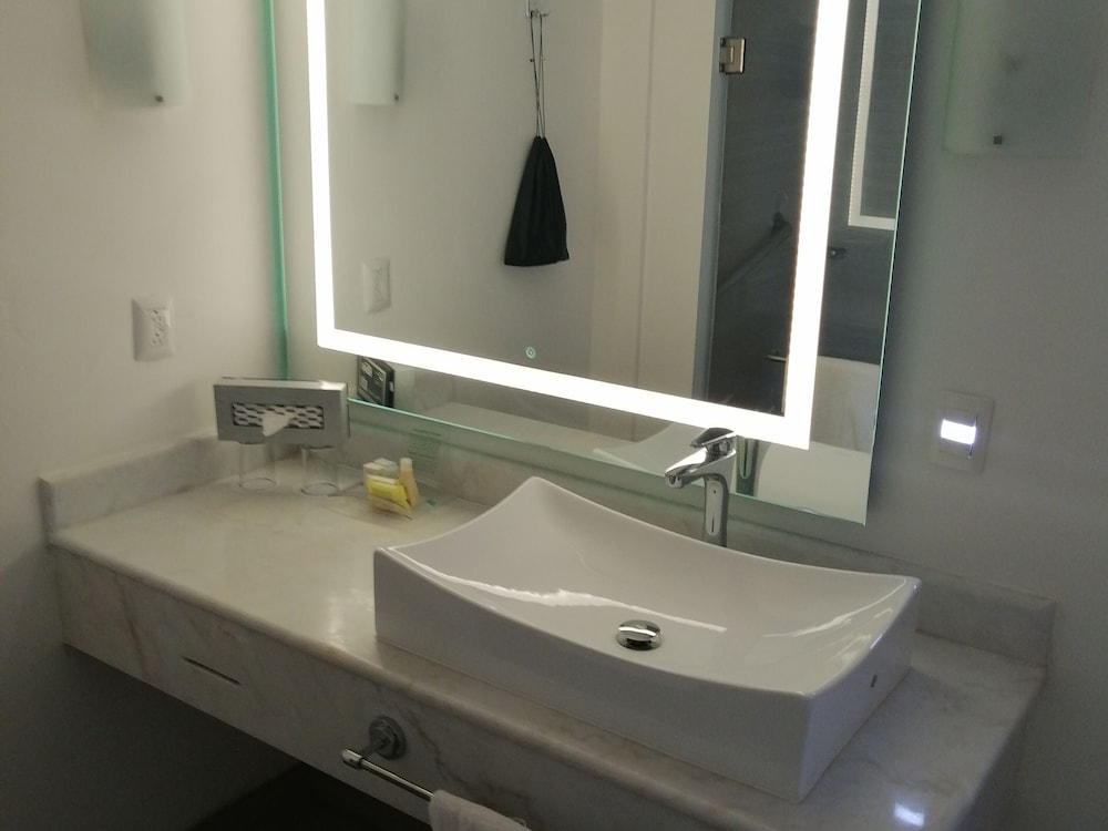 Suite, 1 Queen Bed (Juarez Ave View) - Photo 9