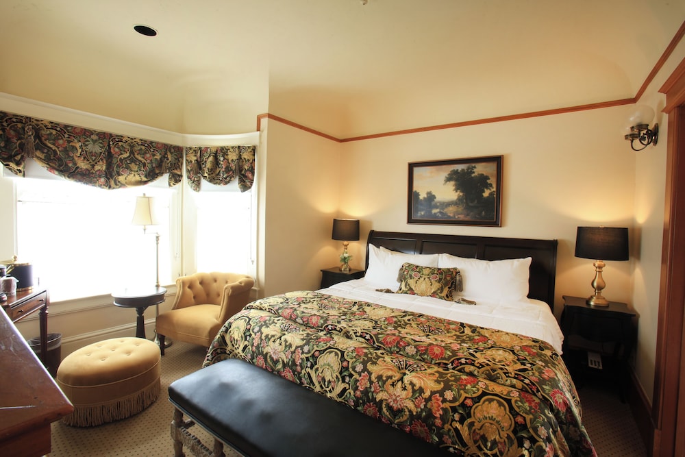 Standard Room, 1 King Bed