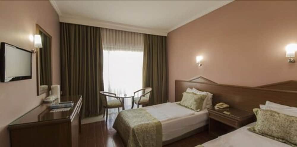 Standard Double or Twin Room photo 3