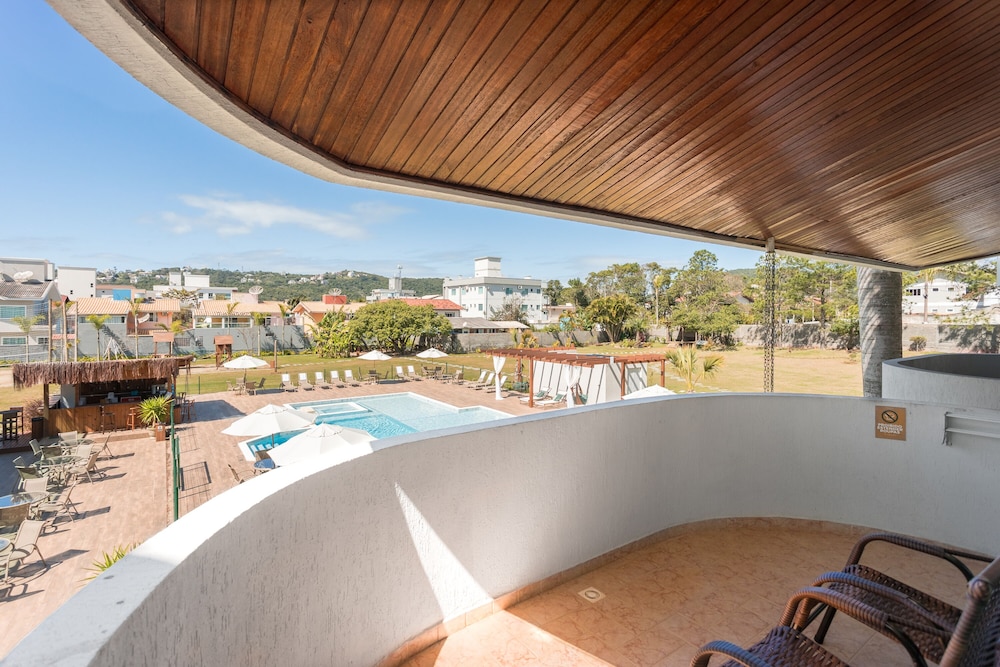 Deluxe Room, Pool View