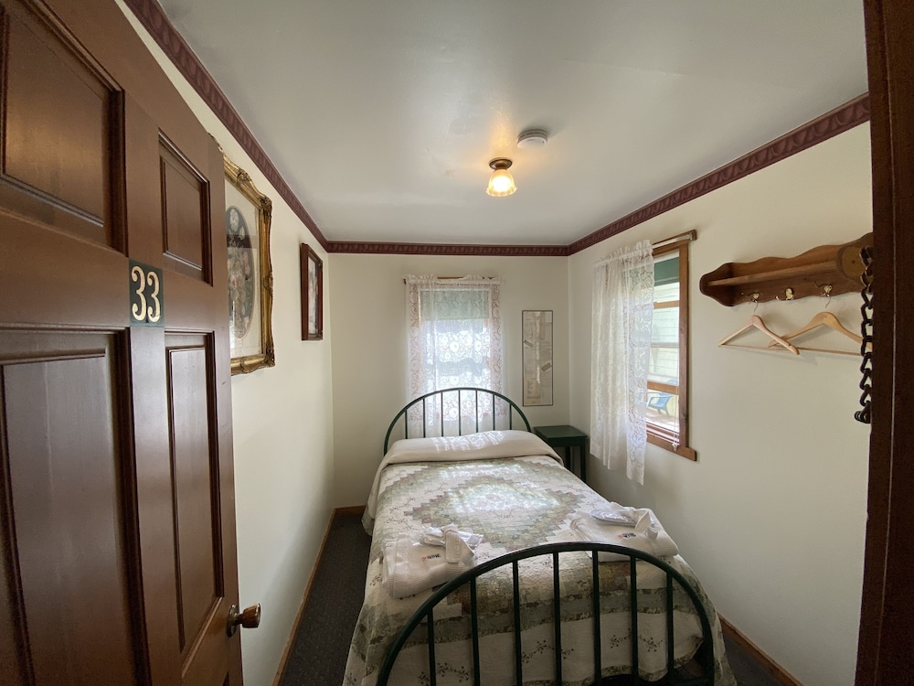 Ma Johnson's Hotel Comfort Double Room photo 2