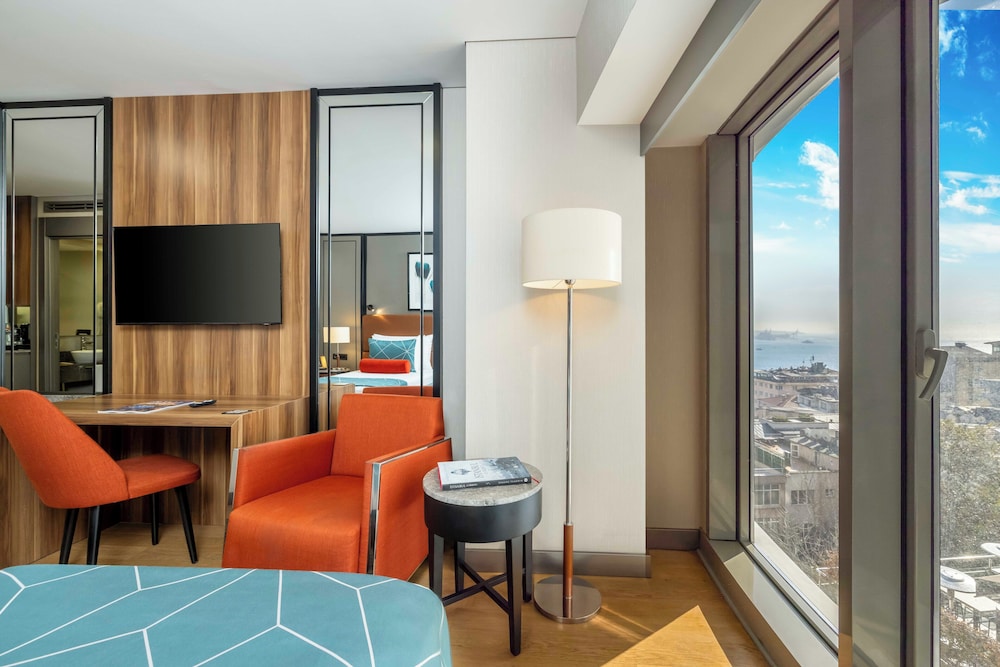 Deluxe Twin Room, Partial Sea View photo 2