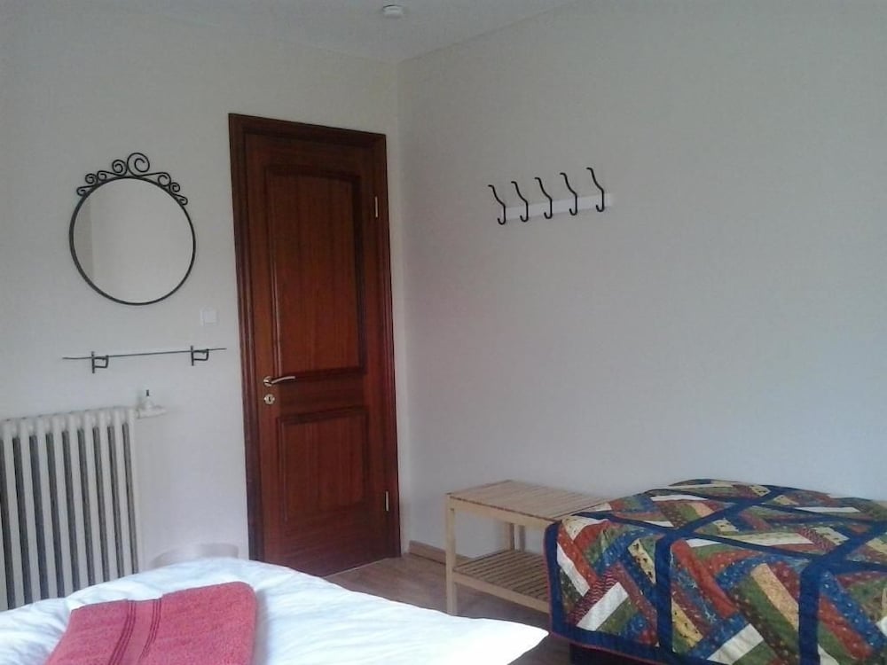 Basic Triple Room, Shared Bathroom photo 2