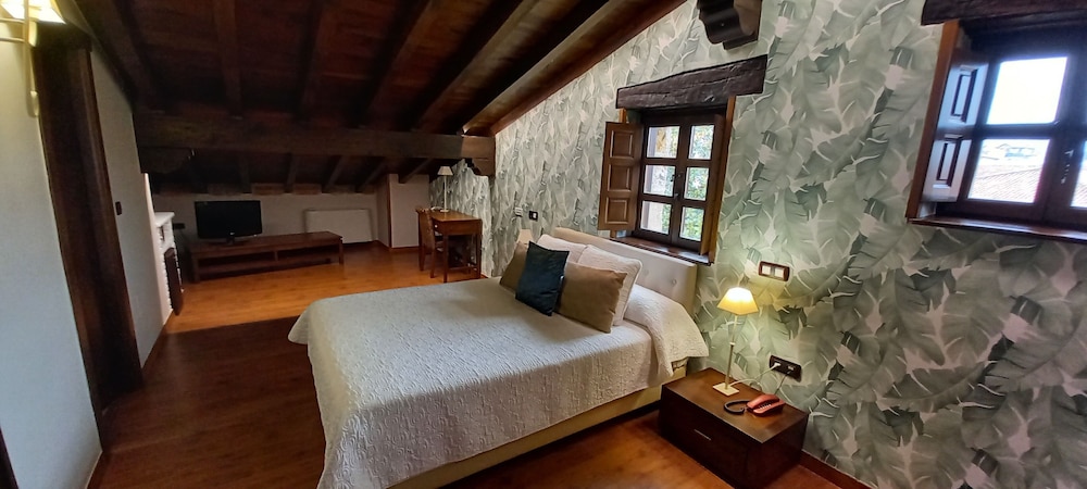 Quadruple Room, Hot Tub - Photo 3