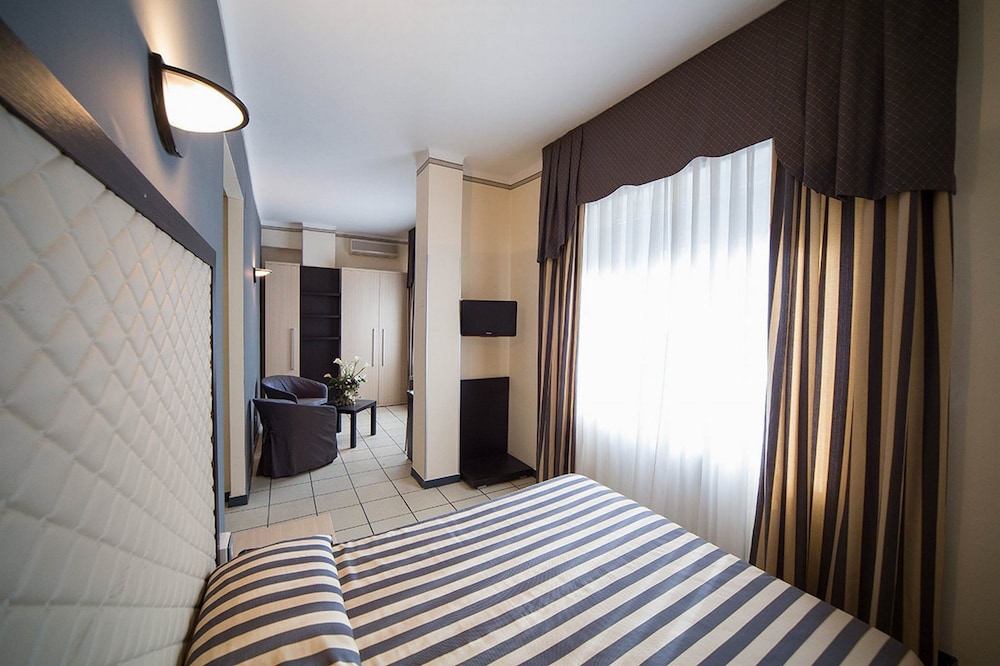 Triple Room (Air Conditioning) - Photo 5