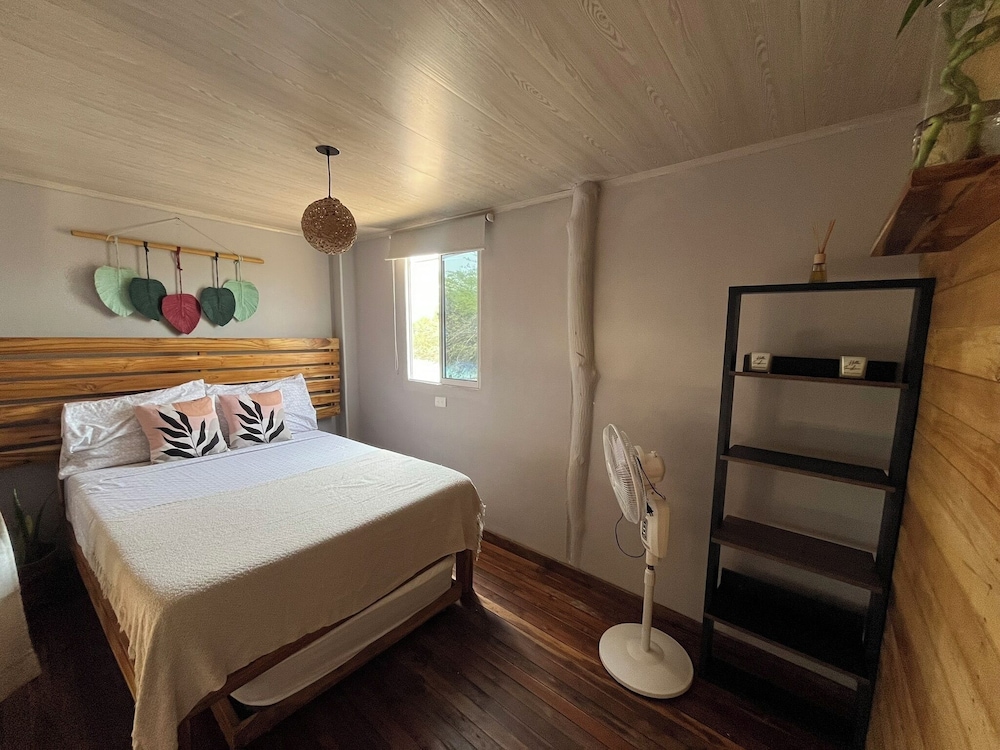 Standard Double Room, Private Bathroom, Beachside photo 2
