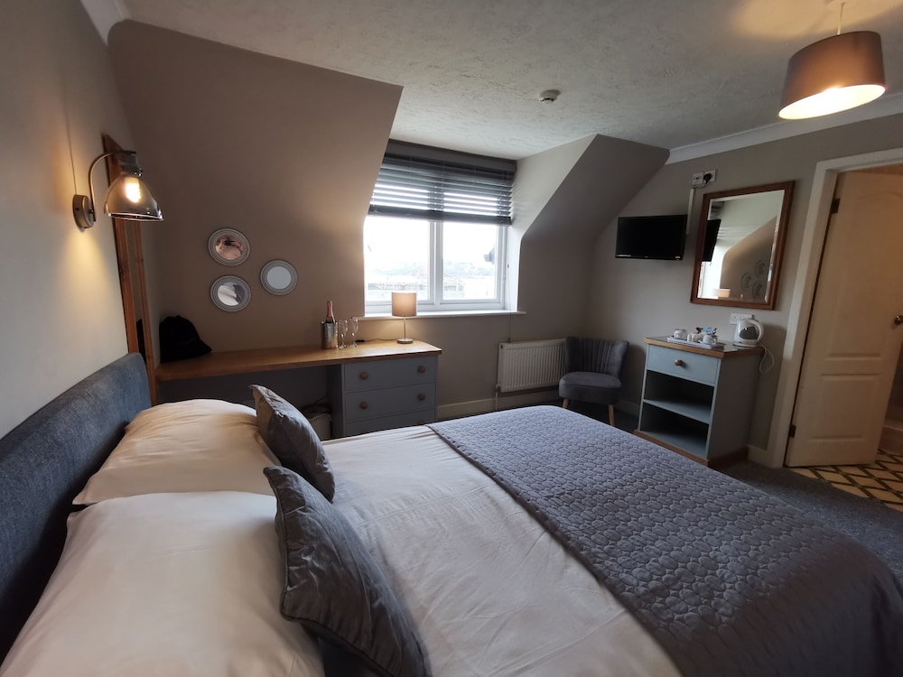 Standard Double Room, Accessible, Ensuite - Photo 10
