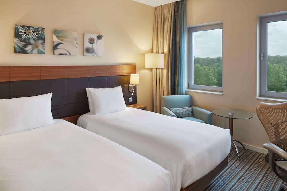 Room, 2 Twin Beds (Evolution) thumbnail 5