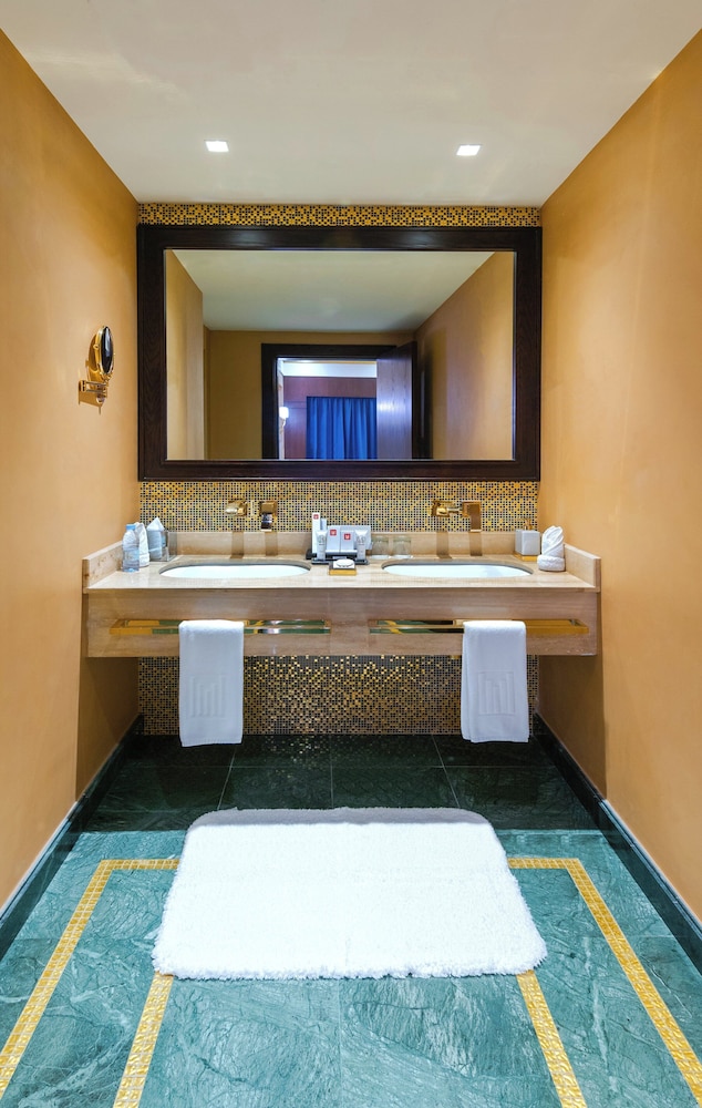 Royal Suite - Photo 17