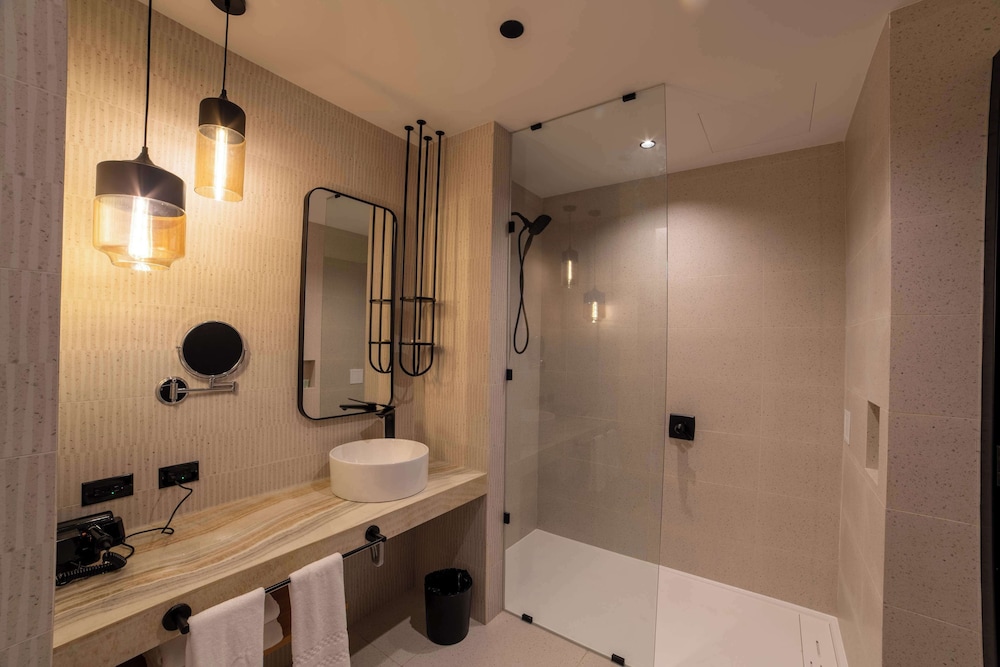Standard Room, 2 Queen Beds, Non Smoking photo 3