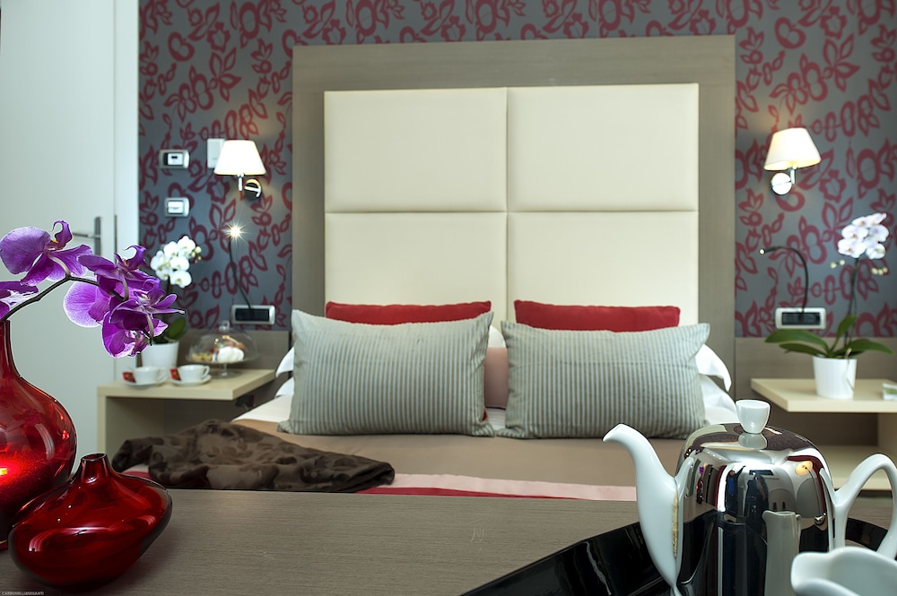 Standard Double or Twin Room thumbnail 5