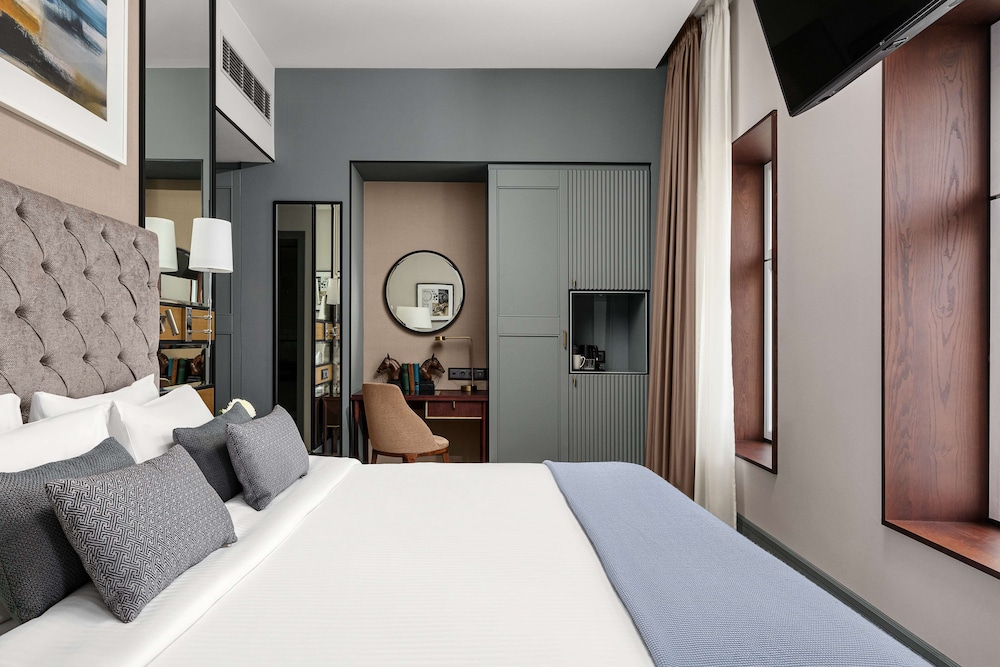 Comfort Room, 1 King Bed, Accessible photo 1