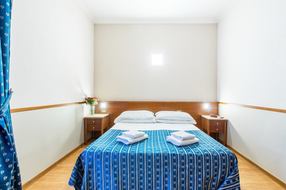 Double Room, 1 Queen Bed photo 1