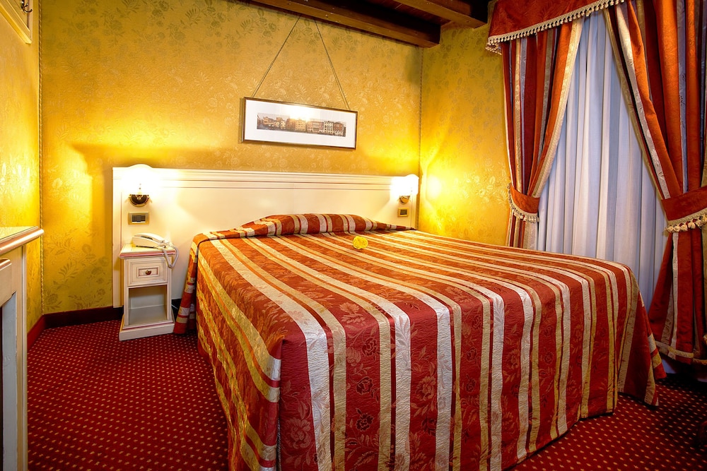 Classic Double or Twin Room photo 2