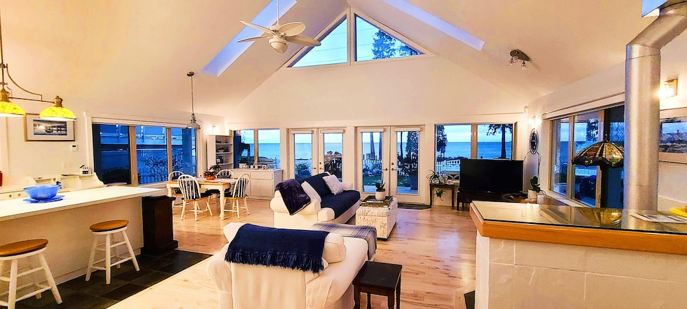 Luxury House photo 1